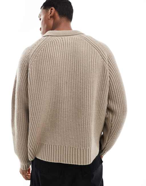 ASOS DESIGN – Kastiger, schwerer Oversize-Strickpullover aus Wollmix in Taupe mit Kragen und Zopfmuster, 2 von 4
