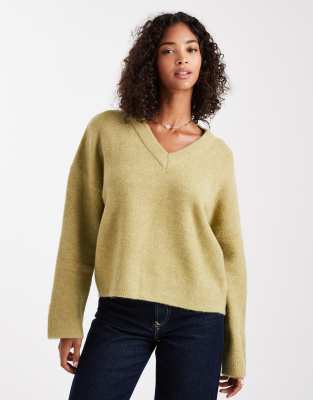 ASOS DESIGN - Kastiger Strickpullover in Pistazie mit V-Ausschnitt-Grün