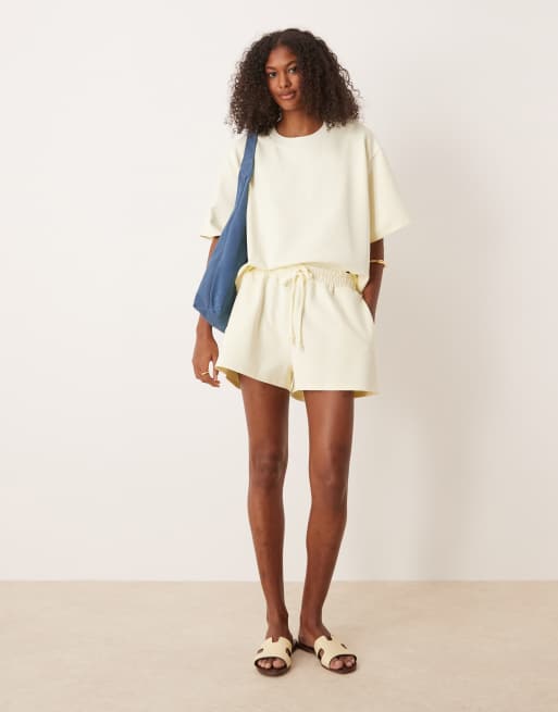 ASOS DESIGN – Kastiges Cropped T-Shirt aus Interlock-Stoff in Zironengelb, Kombiteil, 4 von 4