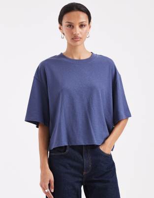 ASOS DESIGN - Kastiges Cropped-T-Shirt aus strukturiertem Jersey in verwaschenem Marineblau-Weiß