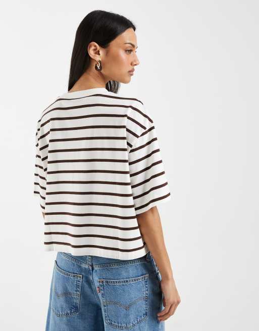 ASOS DESIGN – Kastiges Cropped-T-Shirt in Schokobraun & Cremeweiß gestreift, 4 von 4