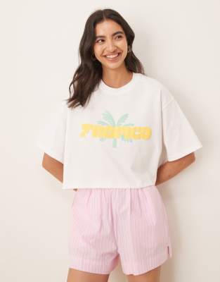 ASOS DESIGN - Kastiges Cropped-T-Shirt in Weiß mit tropischer Grafik