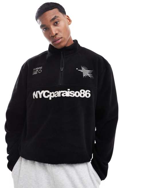 ASOS DESIGN – Kastiges Fleece-Sweatshirt in Schwarz mit kurzem Reißverschluss und Stickerei