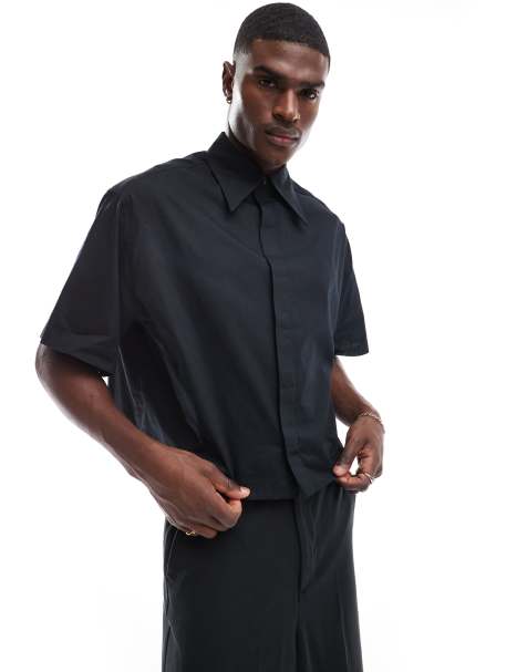 ASOS DESIGN – Kastiges Hemd aus Popeline in Schwarz mit kurzem Schnitt und 70er-Kragen - view 1