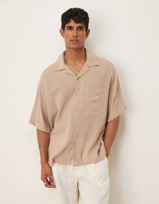 ASOS DESIGN – Kastiges Hemd in Beige mit Strukturmuster, Reverskragen und normaler Passform - view 1
