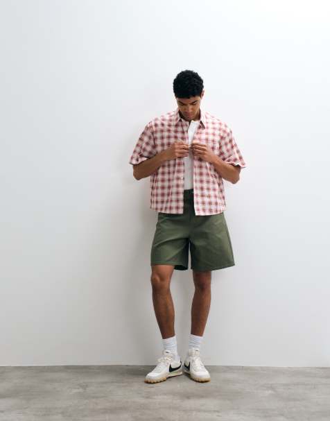 ASOS DESIGN – Kastiges Hemd in Rot mit kleinem Karo, Oversize-Passform und Print auf der Brust - view 1