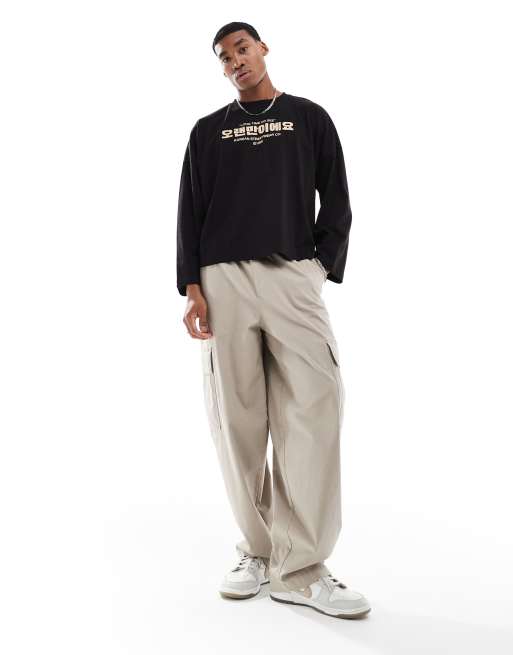 ASOS DESIGN – Kastiges, langärmliges Super-Oversize-Shirt in Schwarz mit Brust-Print, 3 von 4