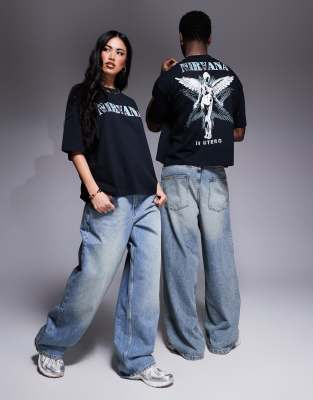 ASOS DESIGN - Kastiges, lizenziertes Unisex-T-Shirt in Schwarz mit „Nirvana"-Prints und Oversize-Schnitt