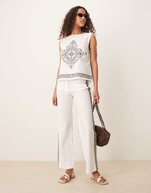ASOS DESIGN – Kastiges Oberteil in Weiß mit Stickerei in Schwarz, Kombiteil, 3 von 4