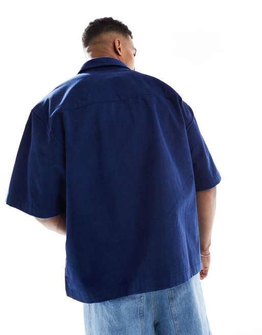 ASOS DESIGN – Kastiges Oversize-Cordhemd in Marineblau mit Stickerei auf der Brust, 4 von 4