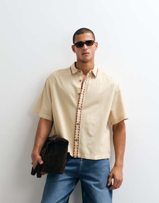 ASOS DESIGN – Kastiges Oversize-Hemd aus Leinenmix in Beige mit Stickerei, 2 von 5