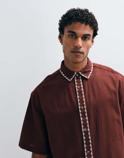 ASOS DESIGN – Kastiges Oversize-Hemd aus Leinenmix in Braun mit Stickerei, 2 von 5