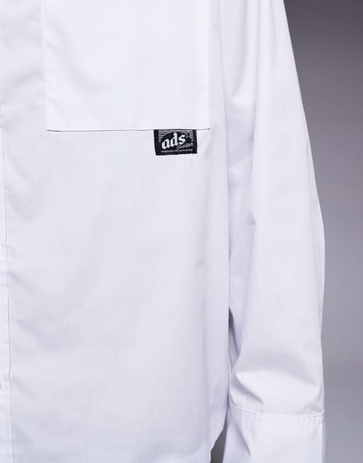 ASOS DESIGN – Kastiges Oversize-Hemd aus Popeline in Weiß mit Aufnäher, 5 von 5