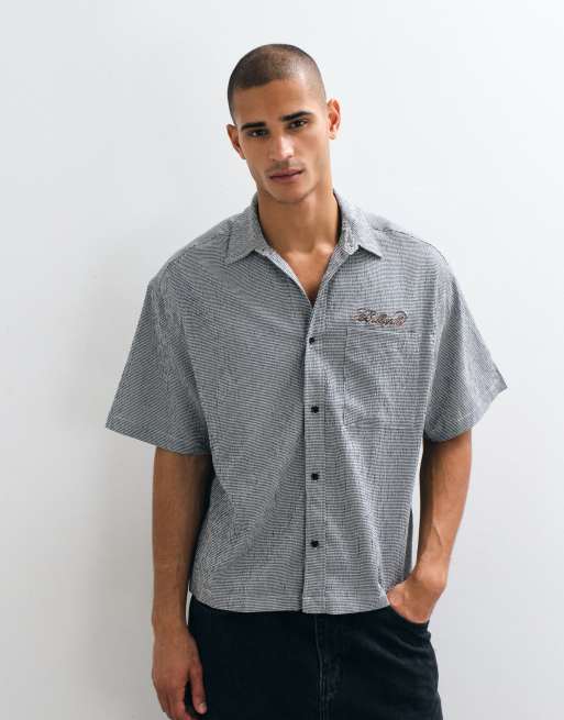 ASOS DESIGN – Kastiges Oversize-Hemd in Schwarz mit kleinem Karomuster, 2 von 5
