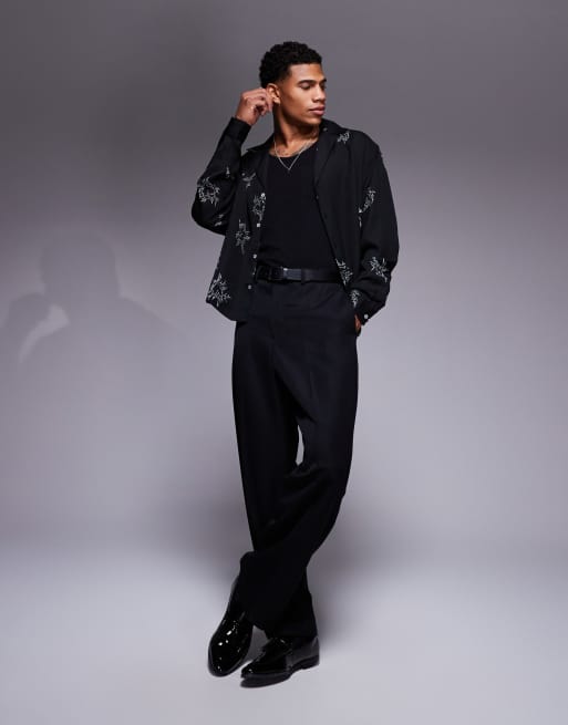 ASOS DESIGN – Kastiges Oversize-Hemd in Schwarz mit tiefem Reverskragen und Herzprint, 3 von 4
