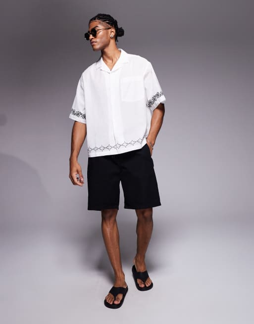 ASOS DESIGN – Kastiges Oversize-Hemd in Weiß mit Rückenprint und Reverskragen, 4 von 4
