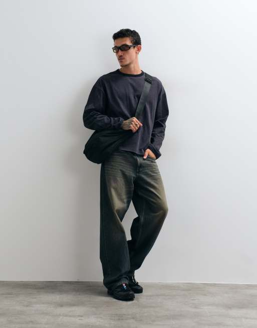 ASOS DESIGN kastiges Oversize-Langarm-Ringer-T-Shirt mit Ärmel-Print in verwaschenem Anthrazit, 2 von 5