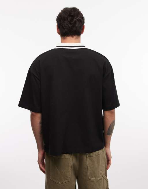 ASOS DESIGN – Kastiges Oversize-Polohemd in Schwarz mit Fußball-Grafik, 5 von 5