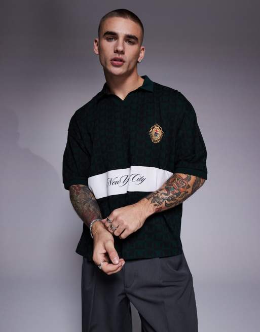 ASOS DESIGN – Kastiges Oversize-Poloshirt in Dunkelgrün mit Sport-Print
