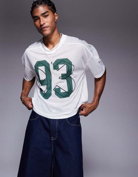ASOS DESIGN – Kastiges Oversize-T-Shirt aus Airtex-Material in Ecru mit überschnittenen Schultern, V-Ausschnitt und Sport-Grafikprint - view 1