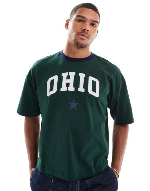 ASOS DESIGN – Kastiges Oversize-T-Shirt in Grün mit Print auf der Brust und Zierstreifen auf den Schultern