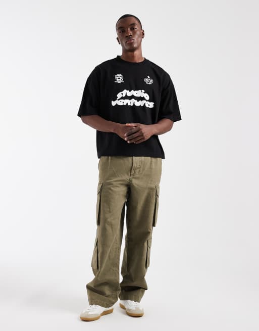 ASOS DESIGN – Kastiges Oversize-T-Shirt in Schwarz mit Fußball-Print in Bubble-Optik, 2 von 5