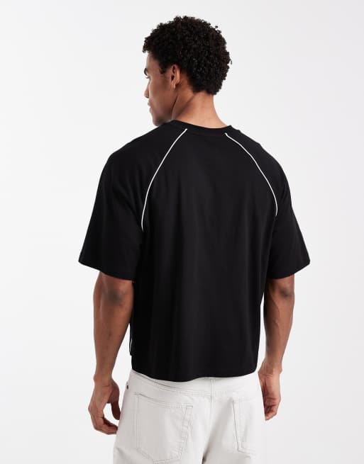 ASOS DESIGN – Kastiges Oversize-T-Shirt in Schwarz mit Fußball-Print , 3 von 5