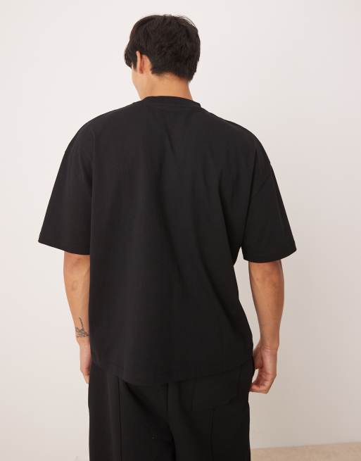 ASOS DESIGN – Kastiges Oversize-T-Shirt in Schwarz mit plastischem Fußball-Print, 4 von 4