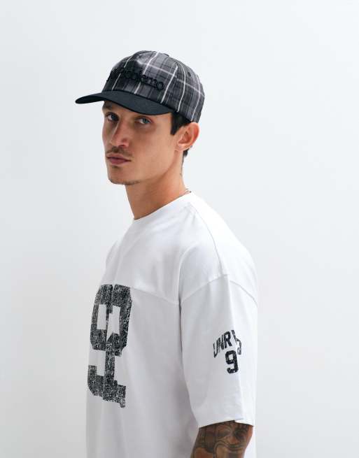 ASOS DESIGN – Kastiges Oversize-T-Shirt in Weiß mit abgenähten Einsätzen und großem Text-Print, 5 von 5
