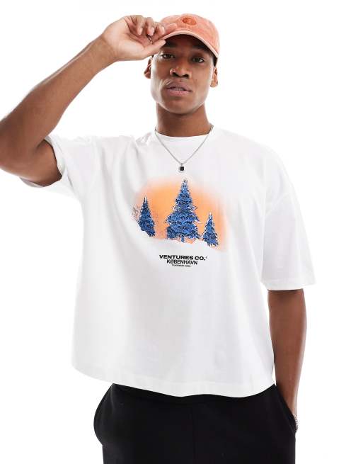 ASOS DESIGN – Kastiges Oversize-T-Shirt in Weiß mit Grafikprint auf Brusthöhe