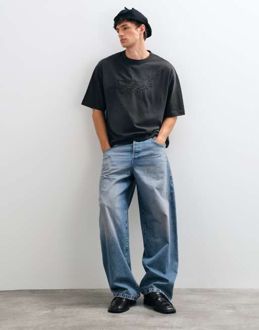 ASOS DESIGN kastiges Oversize-T-Shirt mit Applikation in verwaschenem Anthrazit, 2 von 5