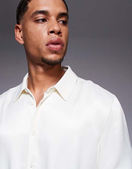 ASOS DESIGN – Kastiges Relaxed-Fit-Hemd aus Satin in Cremeweiß, Kombiteil, 3 von 4