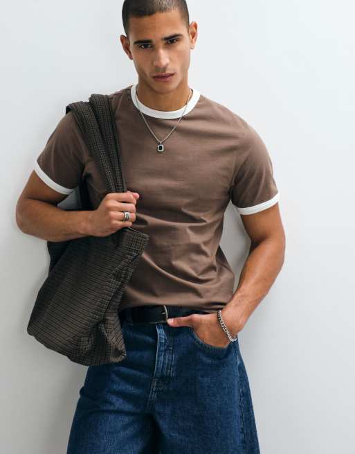 ASOS DESIGN – Kastiges Ringer-T-Shirt in Braun mit regulärer Passform und Bubble-Textprint, 5 von 5