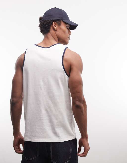 ASOS DESIGN – Kastiges Ringer-Trägershirt in Cremeweiß mit Brust-Stickerei und regulärer Oversize-Passform, 5 von 5