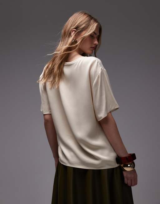 ASOS DESIGN – Kastiges Satin-T-Shirt in Elfenbeinweiß mit Besatz aus Jersey, 2 von 4