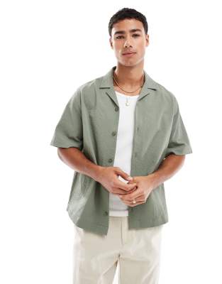 ASOS DESIGN – Kastiges Seersucker-Hemd in Salbeigrün mit Reverskragen - view 1