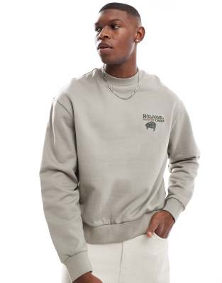 ASOS DESIGN – Kastiges Sweatshirt in Grau mit Vintage-Print auf der Brust
