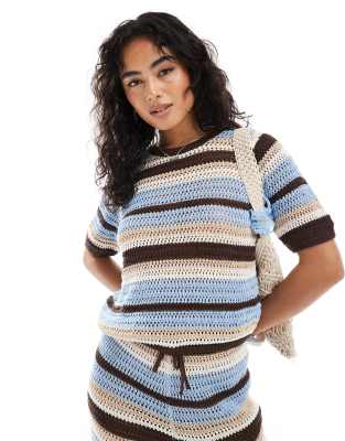 ASOS DESIGN - Kastiges T-Shirt aus Häkelstrick mit Streifen in Blau und Braun, Kombiteil-Bunt