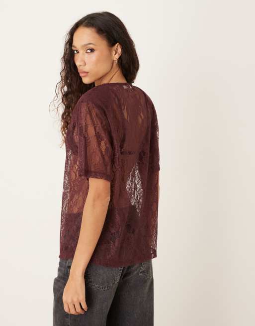 ASOS DESIGN – Kastiges T-Shirt aus transparenter Spitze in Feige mit Schulterpolstern, 4 von 4