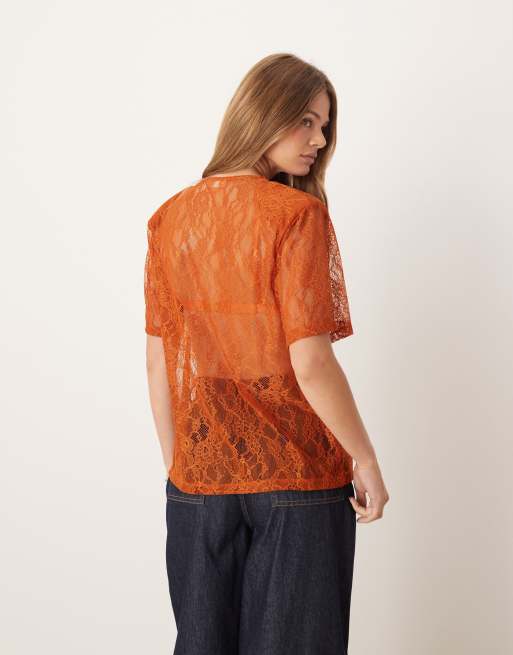 ASOS DESIGN – Kastiges T-Shirt aus transparenter Spitze in Rostrot mit Schulterpolstern, 3 von 4