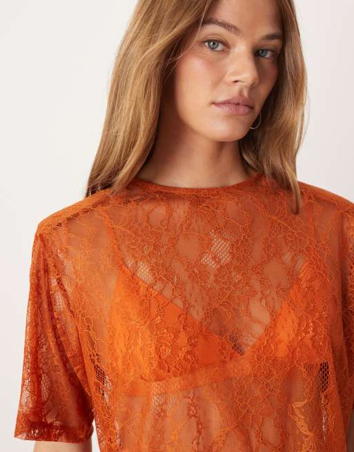 ASOS DESIGN – Kastiges T-Shirt aus transparenter Spitze in Rostrot mit Schulterpolstern, 4 von 4