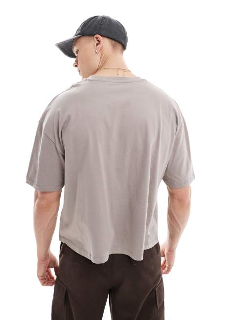 ASOS DESIGN – Kastiges, übergroßes T-Shirt mit „Berlin“-Applikation in Braun, 4 von 4