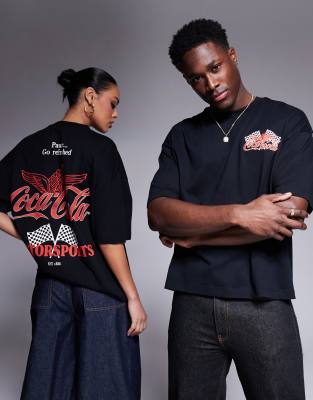 ASOS DESIGN - Kastiges Unisex-T-Shirt in Schwarz mit Oversize-Schnitt und „Coca-Cola"-Racingprint