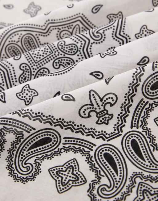 ASOS DESIGN - Katoenen bandana met paisley motief in wit , 2 van 3