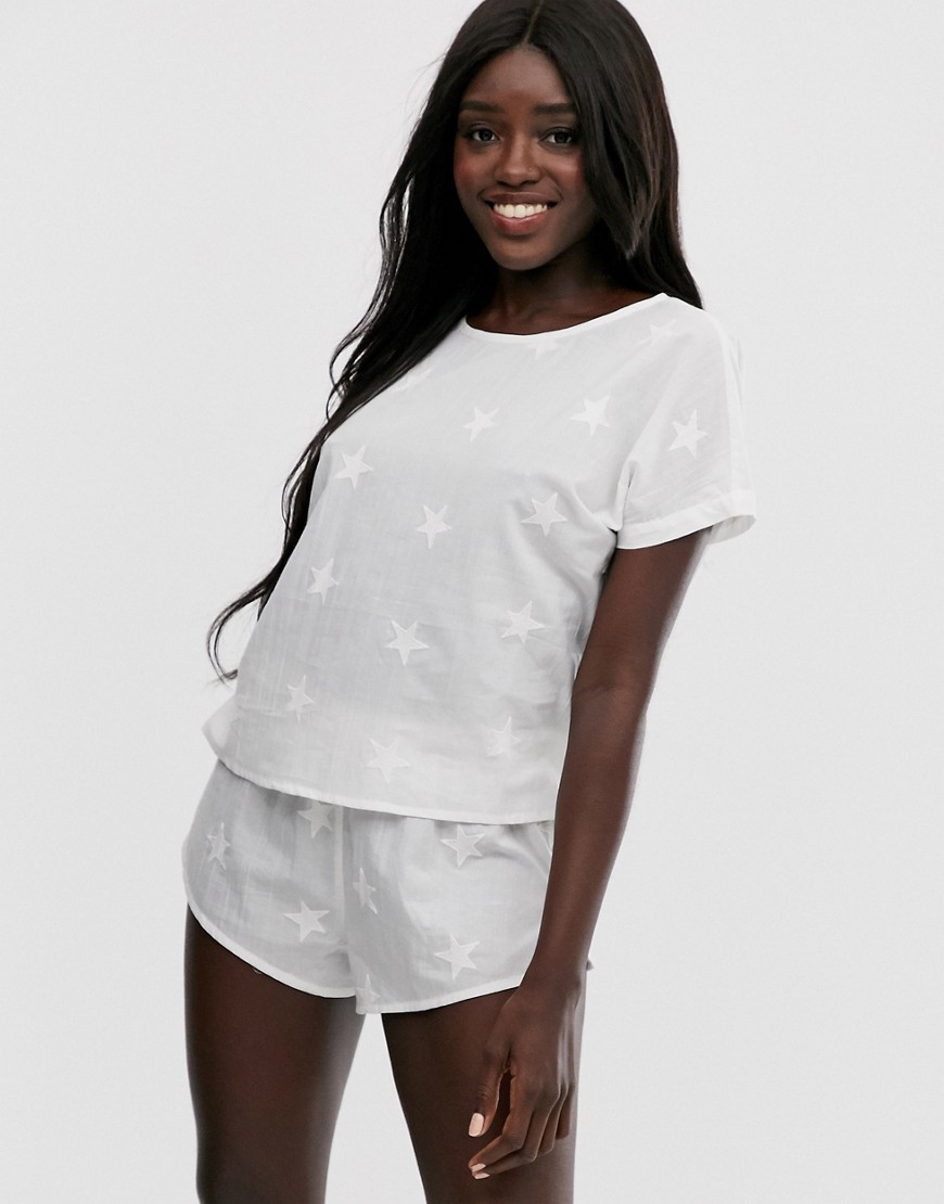 ASOS DESIGN - Katoenen pyjamaset met T-shirt en short met sterrenprint-Wit