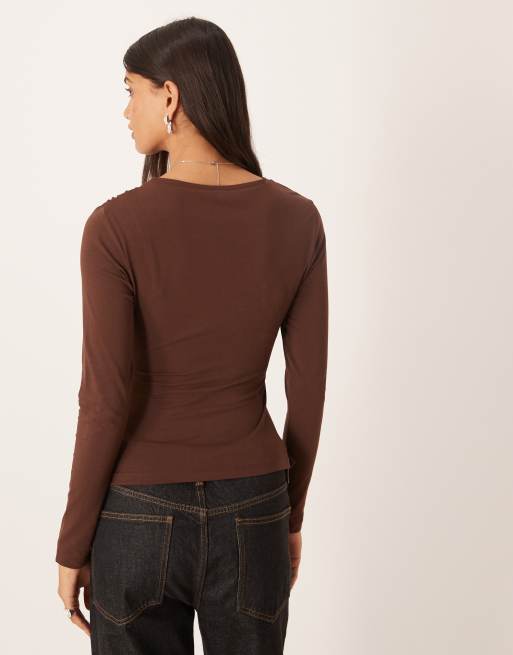 ASOS DESIGN - Katoenen top met rimpeleffect en lange mouwen in chocoladebruin, 4 van 4