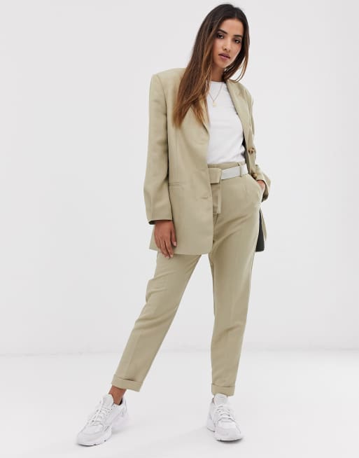 ASOS DESIGN – Beige kostym med kavaj i ”dad”-modell och avsmalnande byxor, 2 av 3