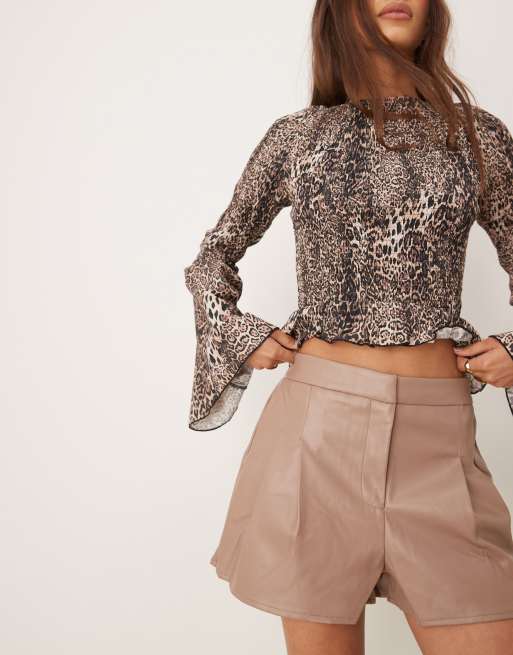 ASOS DESIGN – Kawowe szorty z imitacji skóry z zakładkami, 5 z 5