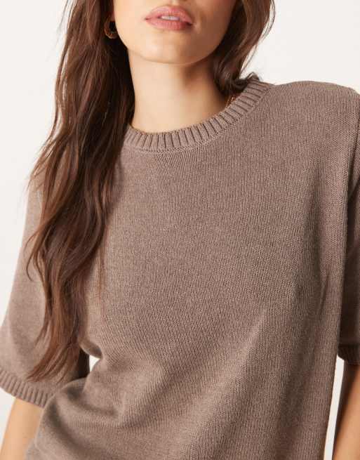 ASOS DESIGN – Kawowy pudełkowy T-shirt dzianinowy, 3 z 4