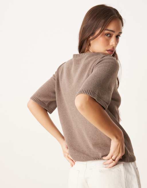 ASOS DESIGN – Kawowy pudełkowy T-shirt dzianinowy, 4 z 4